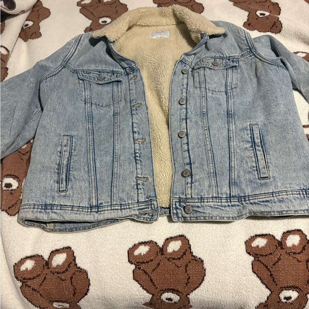 Old Navy Light Blue Denim Jacket with Cream Sherpa - Picture 3 of 4